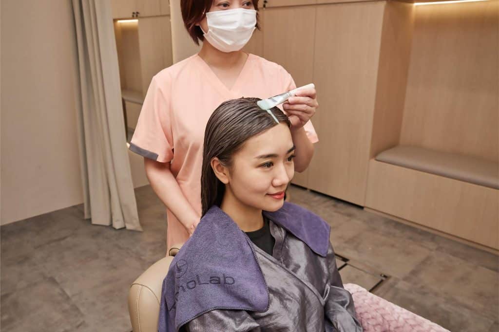 Hydrating Exfoliating scalp treatment application